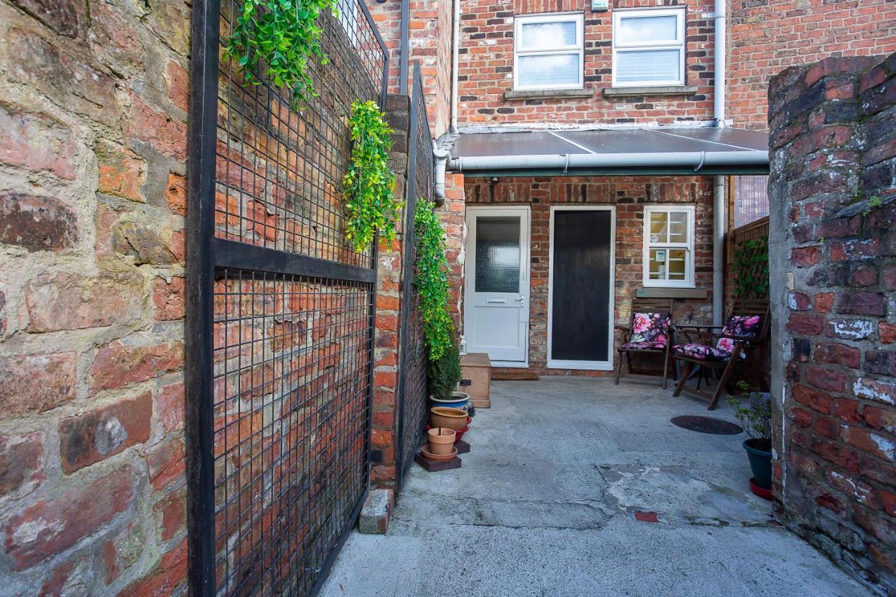 Courtyard Apartment York Exterior photo